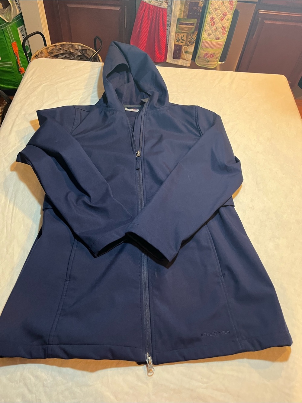Women’s Navy Hooded Softshell Jacket freetech xl in excellent condition